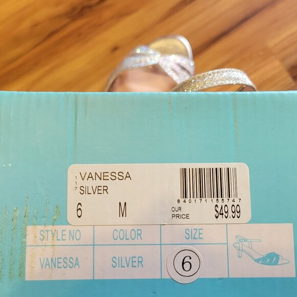 Shiny Shoes - Picture 3 of 4